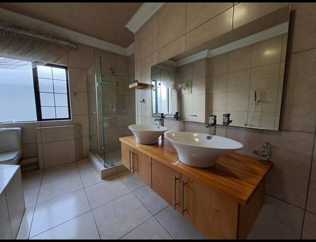 5 BEDROOM HOUSE FOR SALE IN MIDSTREAM ESTATE